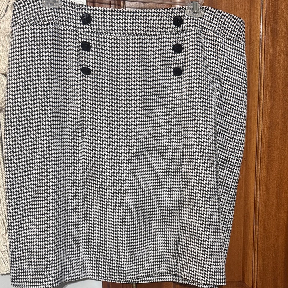 Black and White Houndstooth Skirt